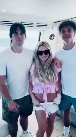 Сыновья Бритни Спирс заставили её лечь в рехаб, чтобы жить в её доме Спирс, сыновья, Бритни, после, время, чтобы, жизнь, певицы, наследники, особняк, источник, которые, только, пытается, вождение, другие, этого, просто, сейчас, могут