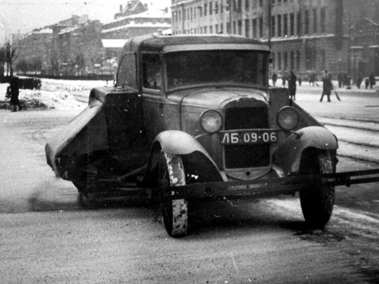 «Подметалки» и «поливалки»: история коммунальных машин прошлых лет машина, шасси, машины, литров, машин, приводом, масса, работы, тысяч, насадками, «поливалки», составляла, цистерной, двумя, год В, щётки, время, подметальная, передними, грузовика