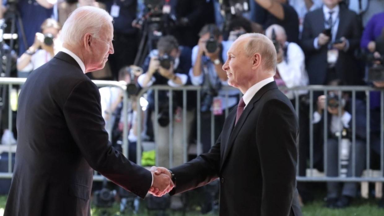 Белый дом отметил полную вовлеченность Путина в переговорах с Байденом