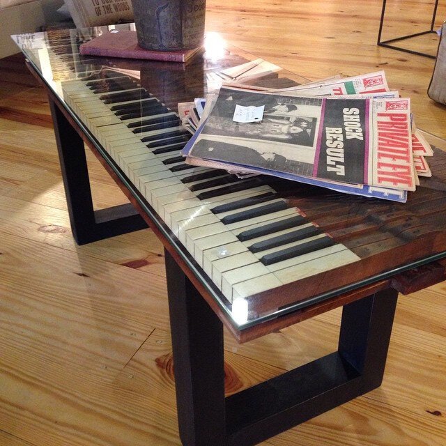 Пылится старое бабушкино пианино? Не спешите выбрасывать! Пылится старое бабушкино пианино? Не спешите выбрасывать! идеи для дома,интерьер и дизайн