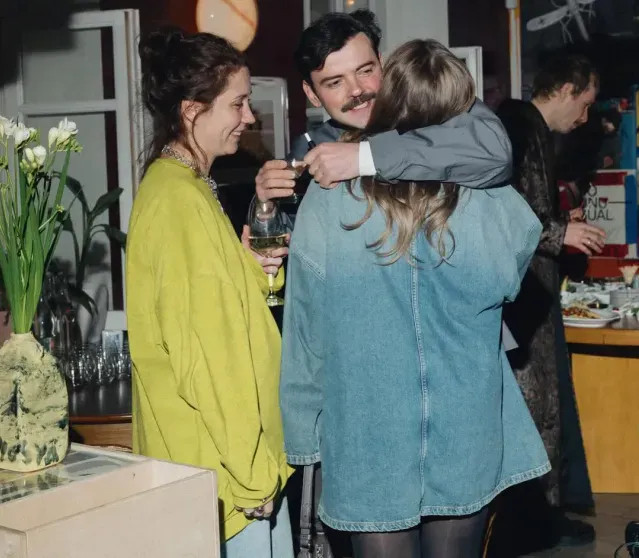 Торт с паспортом РФ: Аглая Тарасова показала новые фото со своего дня рождения после приговора суда рождения, Аглаи, ТарасовойДень, Тарасова, Раппопорт, актёр, актрисы, бывший, Колокольников, грамма, родила, Антон, Чайкина, отношениях, актриса, спела, друзьями, Аглая, туфлях, блистала