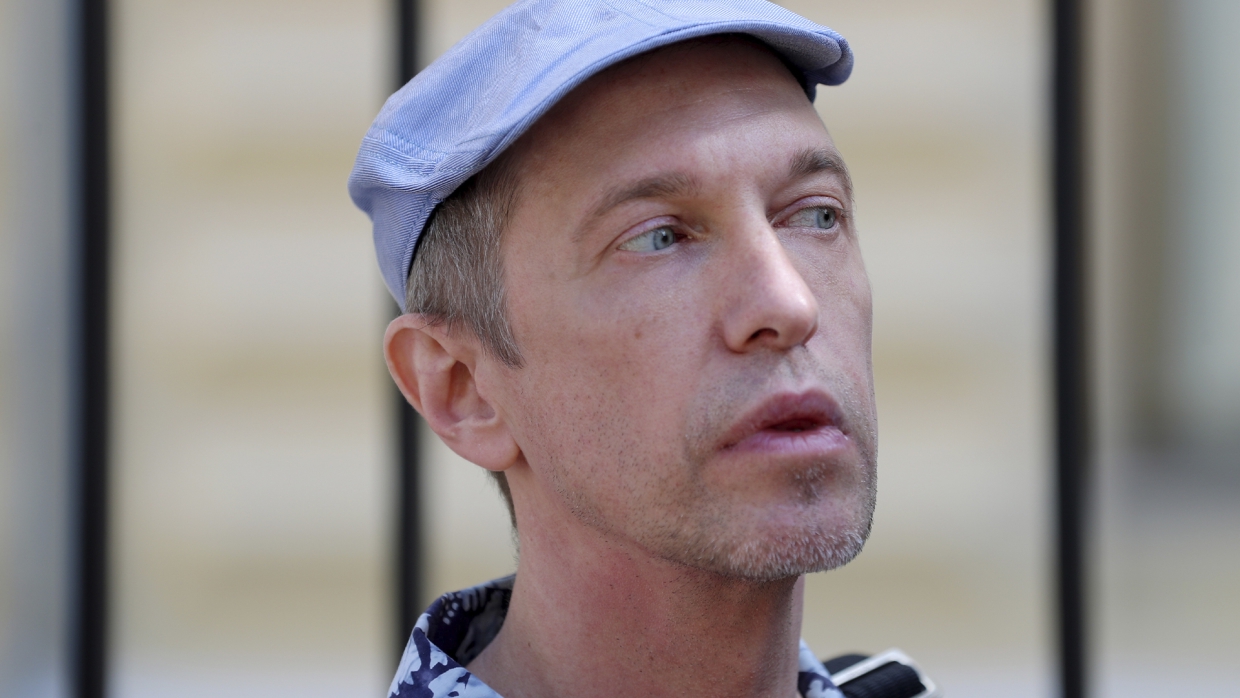 Типично перестроечный герой: критик Сергей Соседов о феномене Виктора Цоя Типично перестроечный герой: критик Сергей Соседов о феномене Виктора Цоя Общество