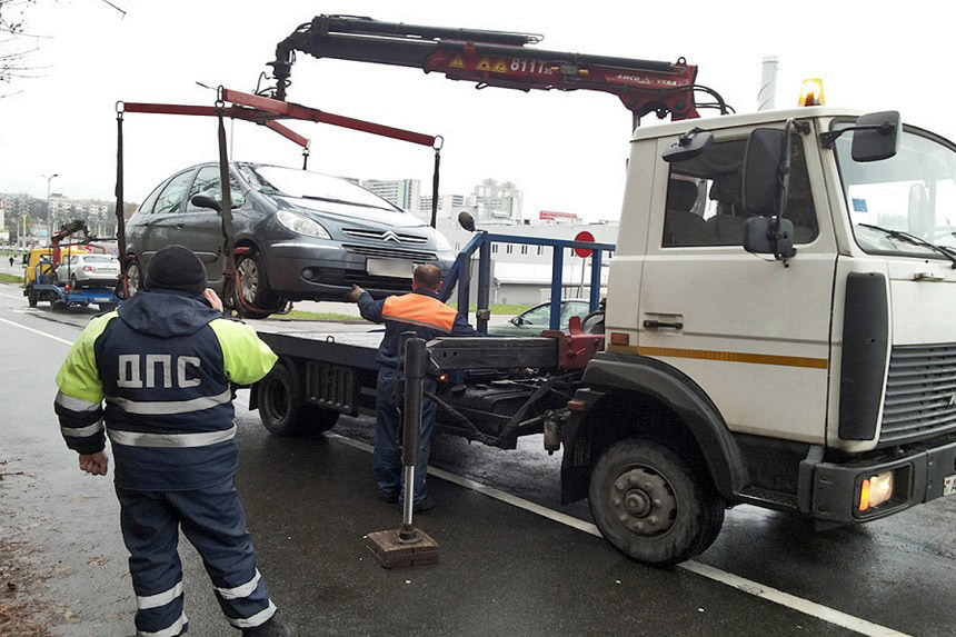 "Белспецавтоэвакуация" возвращает владельцам эвакуированные автомобили, которых у нее официально не было