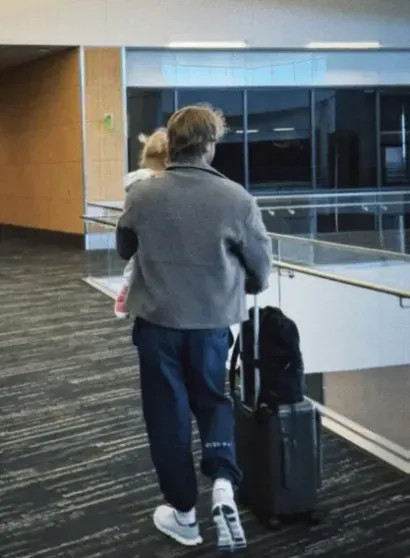 Илья Стюарт опубликовал семейные фото с женой Светланой Устиновой и дочерью Стюарт, Устиновой, женой, Светланой, Мурад, Наталья, вместе, актрисой, годовалой, дочерью, Светланы, Стюарта, фестиваля, Продюсер, Мурадом, Османном, открыл, кинокомпанию, международную, которого