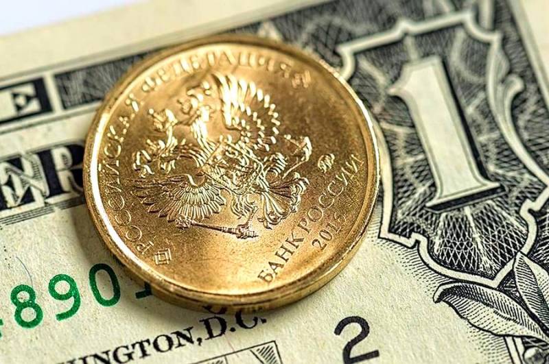 Отказ от доллара: России придется подождать 10 лет