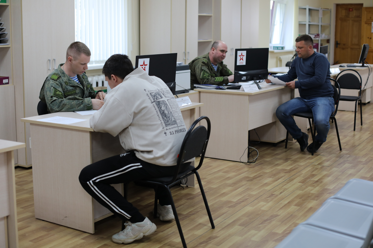 В Ставропольском крае продолжается отбор граждан для прохождения военной службы по контракту в соединениях ЮВО