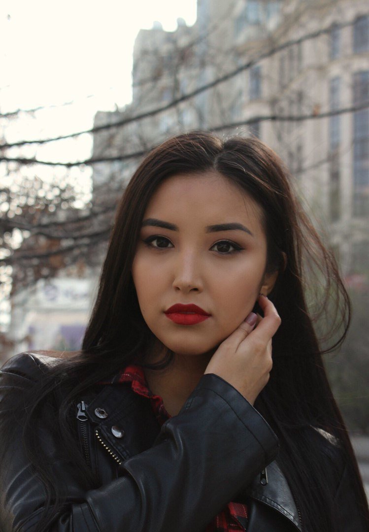 Восточная красота: красивые казахские девушки из соцсетей.