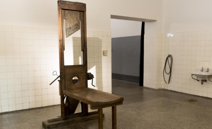 Как американцы ни старались, но у них механизм-обезглавливатель так и не прижилась / Фото: web-bouncer.up.welt.de Как американцы ни старались, но у них механизм-обезглавливатель так и не прижилась / Фото: web-bouncer.up.welt.de