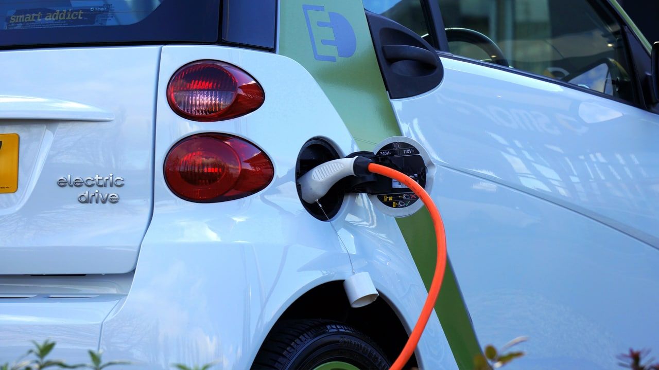 Первая на Кубани быстрая зарядная станция для электромобилей открылась в Геленджике