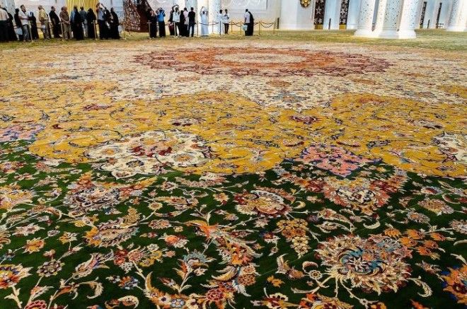 Ковер площадью 5627 метров и весом 47 тонн. / Фото: www.din.az Ковер площадью 5627 метров и весом 47 тонн Фото wwwdinaz