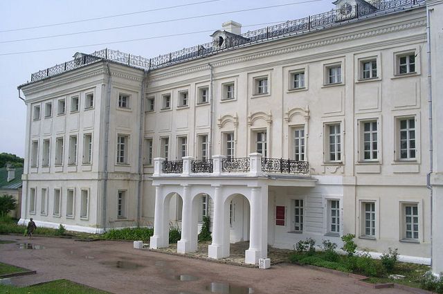 Дом усадьбы Гончаровых в посёлке Полотняный завод Калужской области