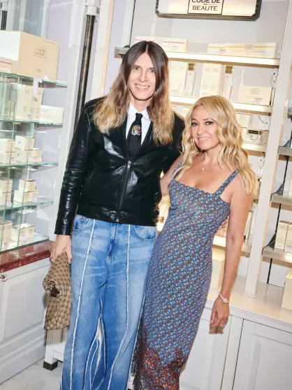 Полина Аскери, гендиректор ГУМа Теймураз Гугуберидзе и Константин Андрикопулос на открытии бьюти-корнера Яны Рудковской: новые фото Рудковская, Шелягова, РудковскаяЕкатерина, Полина, Екатерина, Андрикопулос, Лисовец, супругой, Сабуренкова, Ольгой, Барановская, Медведева, РудковскаяВиктория, Алексеева, Полетаева, посетили, Достман, бренда, Филин, Ермак