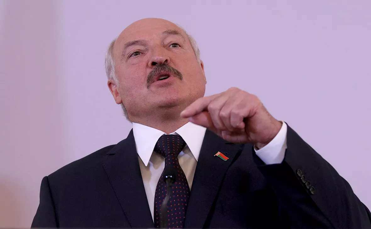 Президент Белоруссии Александр Лукашенко преувеличивает военную угрозу для своей страны со стороны Польши и...