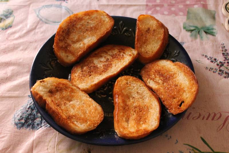 Кухня в СССР: как выбрать жену-повариху и с утра занять очередь в магазин