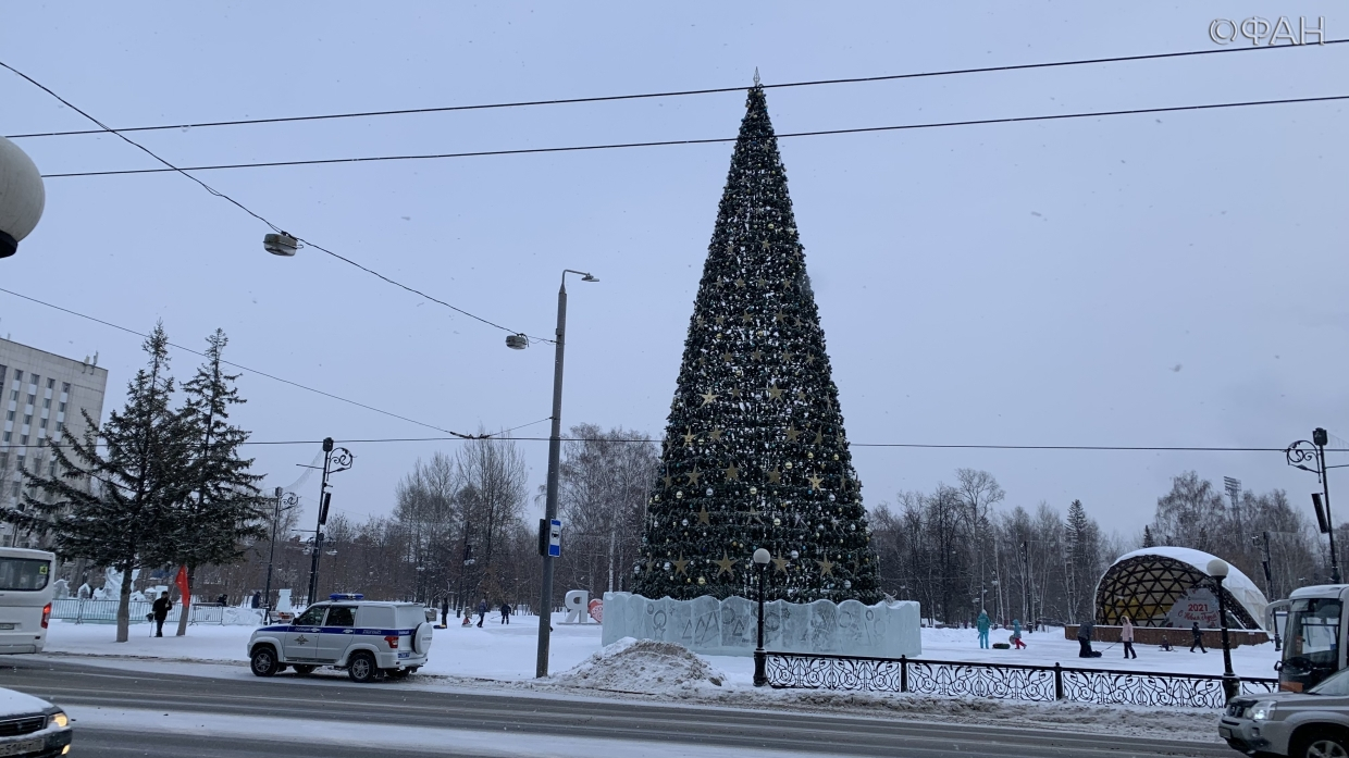 День томска 2023. Ёлка в городе Видное. Елка в городе Шилка. Фото Главная елка города Северодвинск. Город Видное елка у кинотеатра.