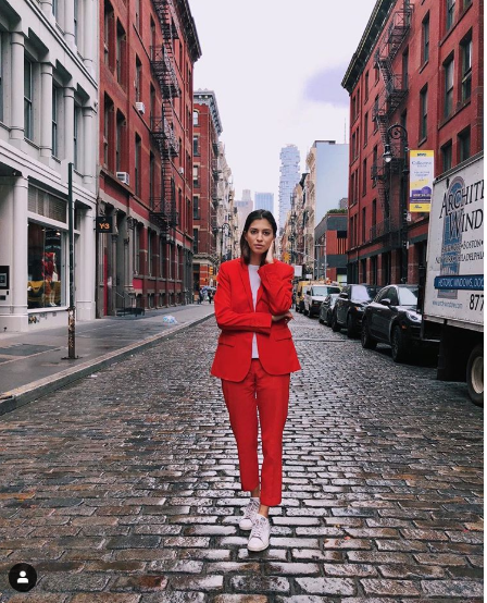 Девушка два месяца носила один костюм интересное,одежда,шоппинг