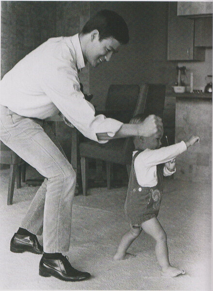  
Брюс Ли с сыном. 1966