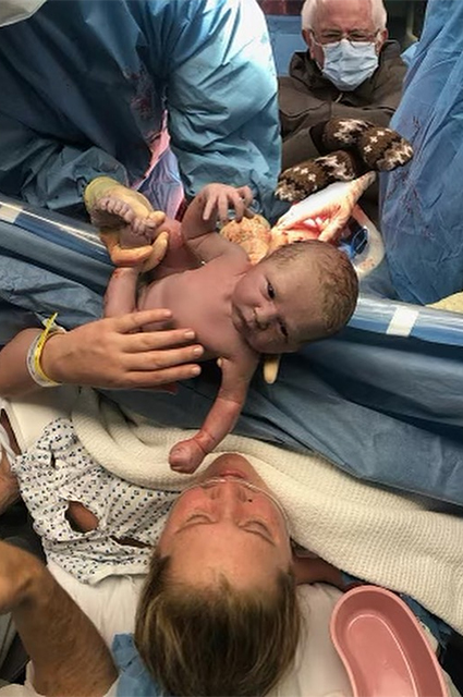 Шэрон Стоун, Дженнифер Энистон, Сара Джессика Паркер присоединились к флешмобу с мемами про Берни Сандерса Хроника