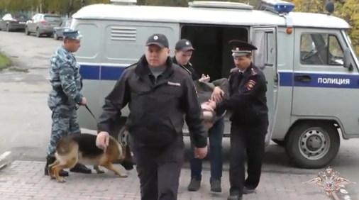 Трусовский район ловят преступника. В Луховицы поймали преступника. Задержание преступников в городе Кострома за 2020 и 2021 год видео.