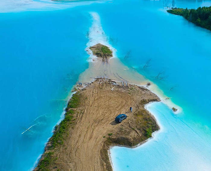 Лазурные воды озера в Новосибирске. Instagram maldives_nsk.