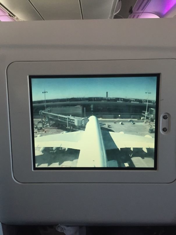 "У нашего самолета есть камера на хвостовой части. Можно наблюдать так за всем полетом" аэропорт, в мире, интересное, креатив, подборка, самолет, удобно, фото