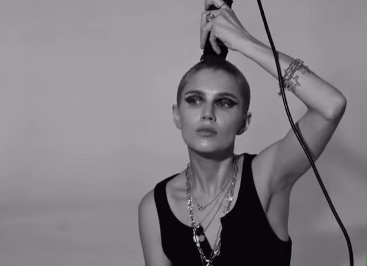 «Обнуление»: Дарья Мельникова пошла на жертвы ради искусства «Обнуление»: Дарья Мельникова пошла на жертвы ради искусства