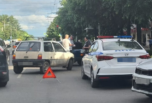 В Рязани на улице Дзержинского образовалась пробка из-за ДТП