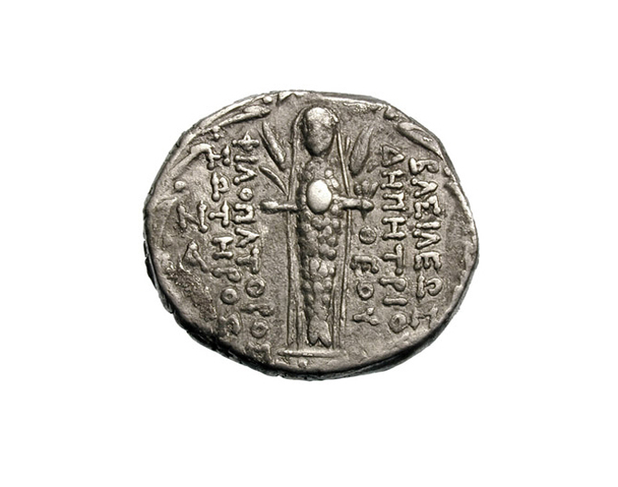 Богиня Атаргатис на сирийской монете. Она держит яйцо, что символизирует защиту жизни и рождение новой.