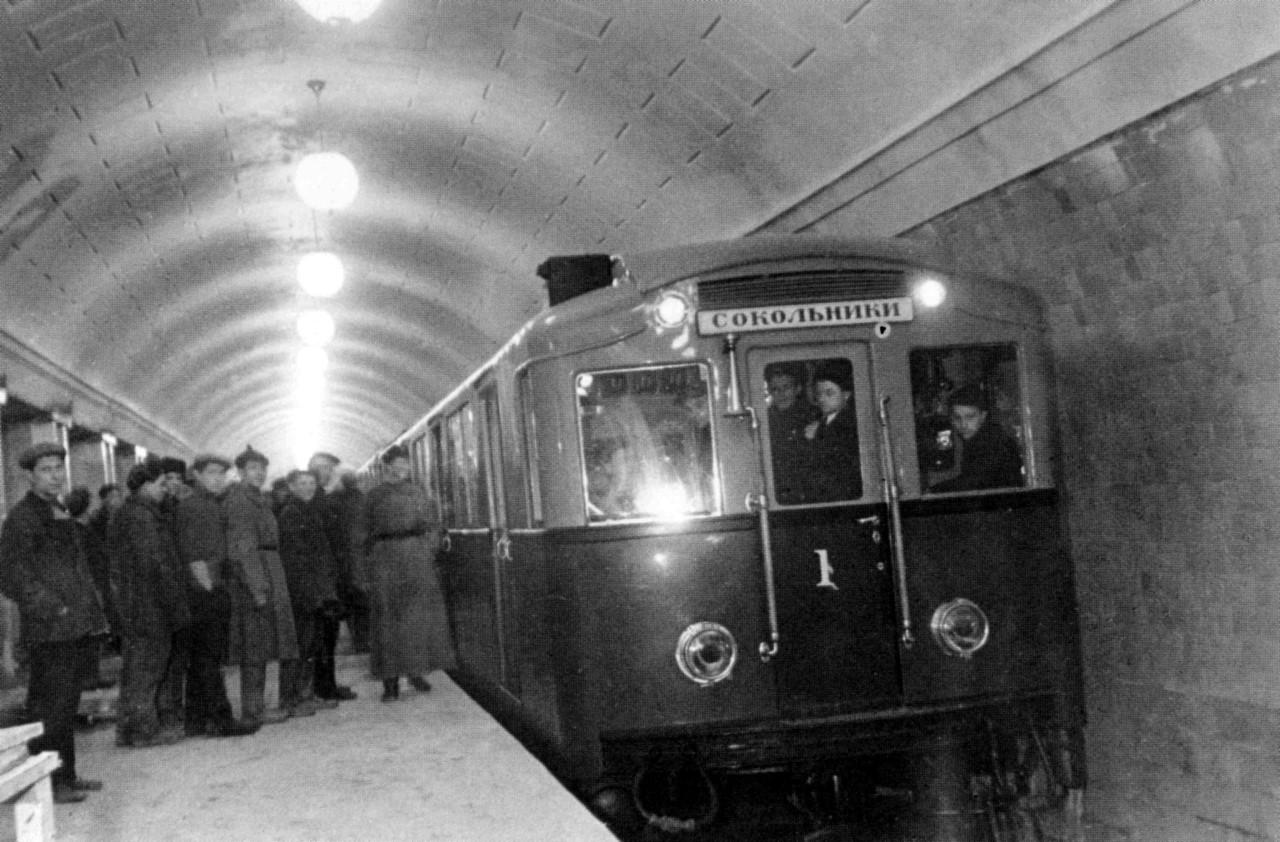 первые вагоны метро