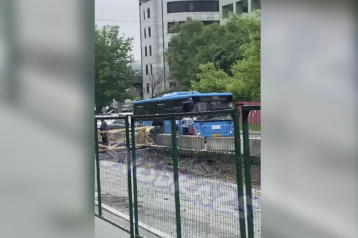 Нападение водителя автобуса на девушку во Владивостоке попало на видео