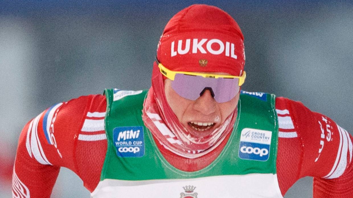 Большунов прокомментировал серебро в гонке на 15 километров на «Тур де Ски»
