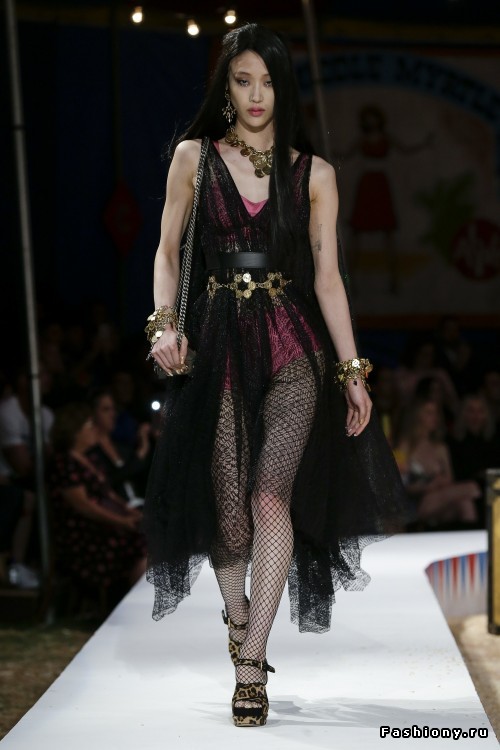 Moschino Круизная коллекция 2019 Moschino Круизная коллекция 2019