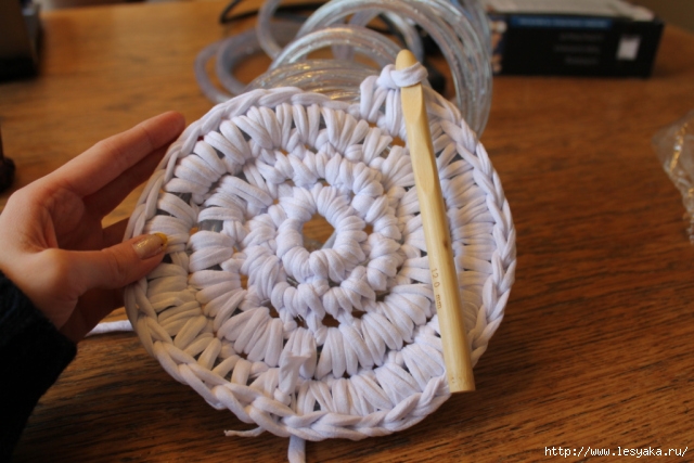 Эта мудрая женщина обвязала крючком светодиодный шнур. Результат получился сказочный!!! Эта мудрая женщина обвязала крючком светодиодный шнур. Результат получился сказочный!!! мастер класс