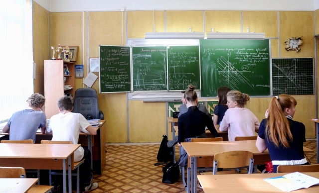 «Логика» властей: учителя получают ниже МРОТ — увеличим число студентов «Логика» властей: учителя получают ниже МРОТ — увеличим число студентов власть,ВУЗы,образование,общество,россияне,социалка,школа