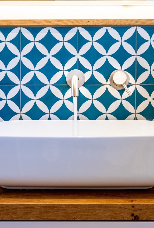 Акцентная стена в ванной: 6 потрясающих примеров от дизайнеров