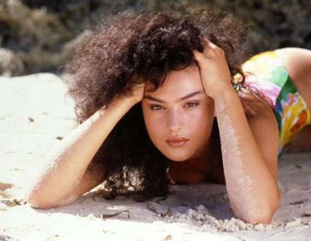 Посмотри, какой Моника Беллуччи была в 1980-е, до того как стала актрисой девушки,кино,ретро,фото