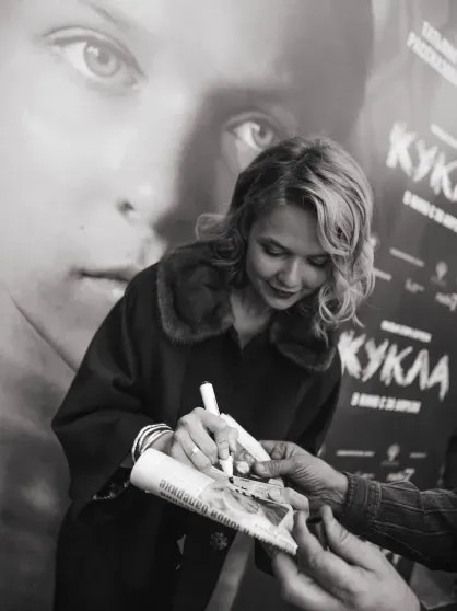 48-летний Егор Бероев впервые вышел на красную дорожку с 21-летней женой ПанкратоваАнна, Панкратова, Бероев, БероевАнна, женой, Егора, Бероева, расставания, этого, начале, АлфёроваВ, Ксения, мужЕгор, Москве, инициатором, женился, отметила, также, хронологией, поспорила