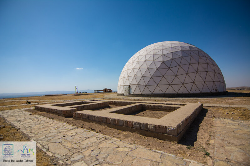 Марагинская обсерватория — астрономическая обсерватория, основанная в 1259 году в Мераге выдающимся персидским учёным Насир ад-Дином ат-Туси (1201—1274) с дозволения ильхана Персии Хулагу. Существовала до середины XIV века и являлась крупнейшей обсерваторией своего времени - Википедия