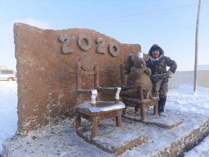 К Новому году - новые оригинальные изваяния из якутского навоза Михаил, Источник, Боппосов, Якутии, навоза, рядом, какой, назад, навоз, коровьего, материала, метра, фотографироваться, удобрения, улуса, умудрился, слепить, натуралистичном, коровьих, фекалий