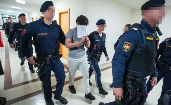 в австрии осуждены подростки месяцами насиловавшие учительницу