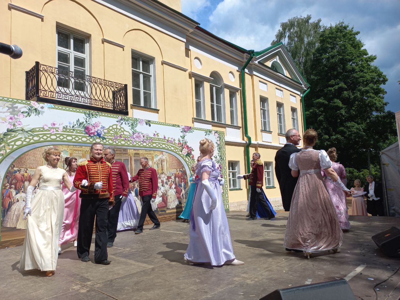 А селе Берново Тверской области проходит традиционный Пушкинский праздник