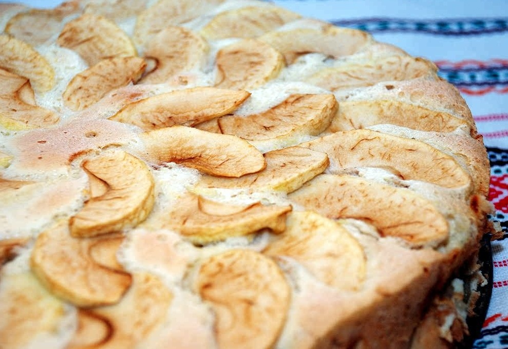 Шарлотку можно приготовить за 5 минут. Вот рецепт