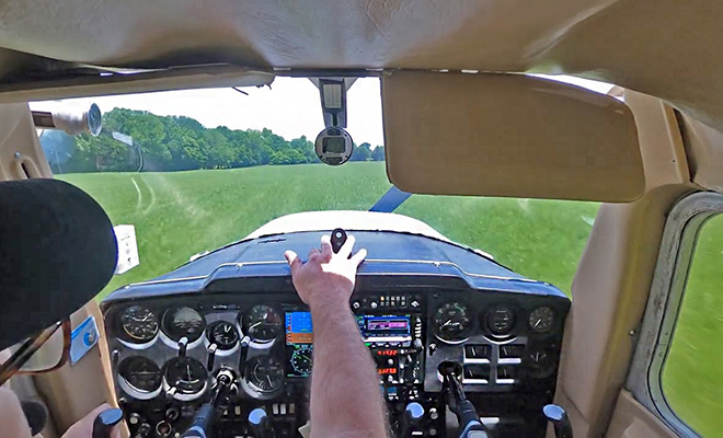 У начинающего пилота заглох двигатель прямо в полете, но за 3 минуты он решил проблему Культура