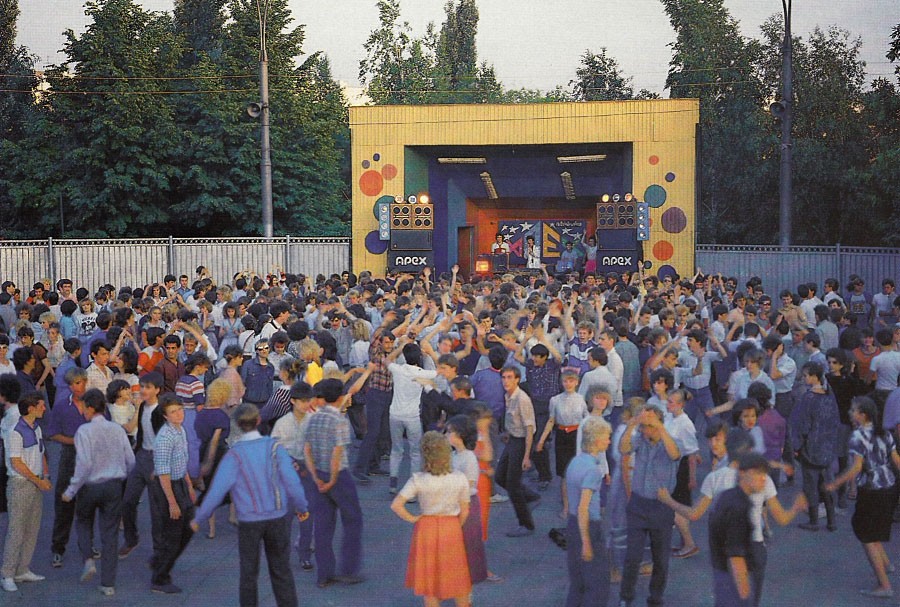 Дискотеки в СССР, как это было. можно, музыка, вроде, практически, танцев, всего, дискотеки, часто, дискотека, дискотеках, играла, дискжокея, поэтому, время, парней, такие, немного, именно, ансамбли, годов