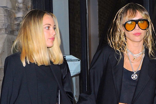 Не разлей вода: Майли Сайрус и Кейтлин Картер на прогулке в Нью-Йорке