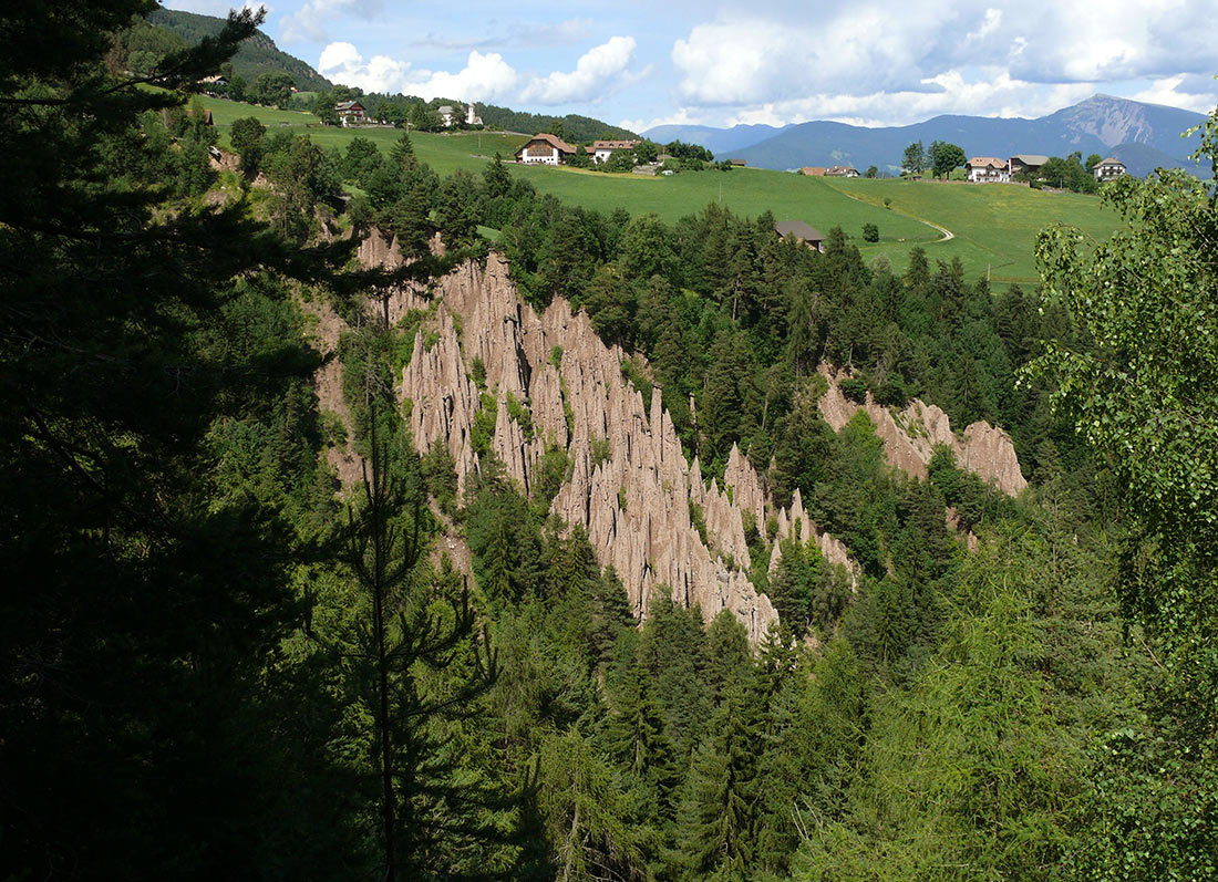 Земляные столбы Ренона: природное чудо Доломитовых Альп Земляные столбы Ренона: природное чудо Доломитовых Альп авиатур