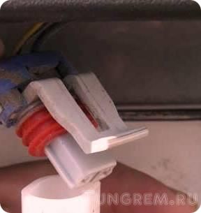 Меняем лампы подсветки номера Lada Kalina