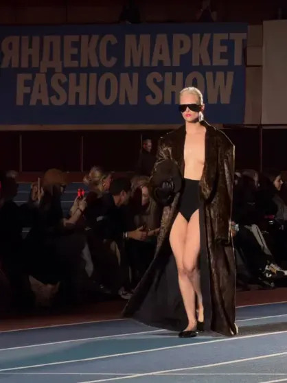 Анастасия Решетова (с новой стрижкой), Елена Перминова, Карина Истомина, Катя IOWA посетили показ 