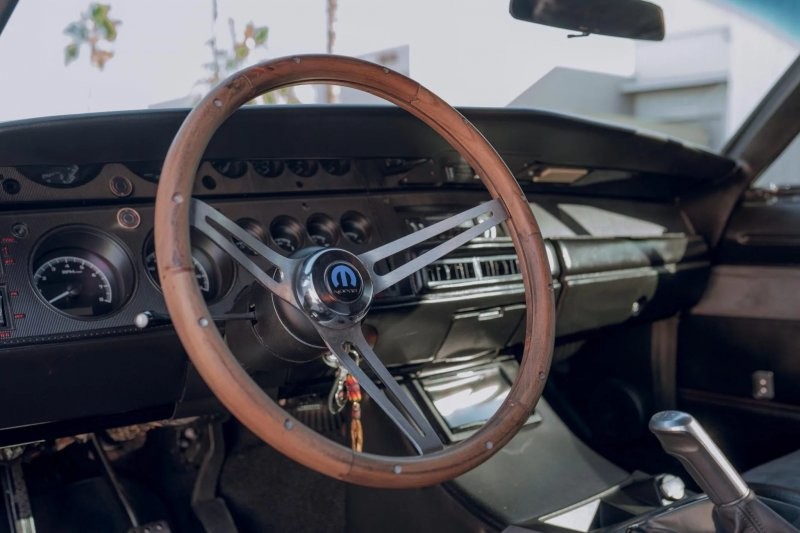 Великолепный Dodge Charger 1968 года с современным двигателем HEMI и классической внешностью