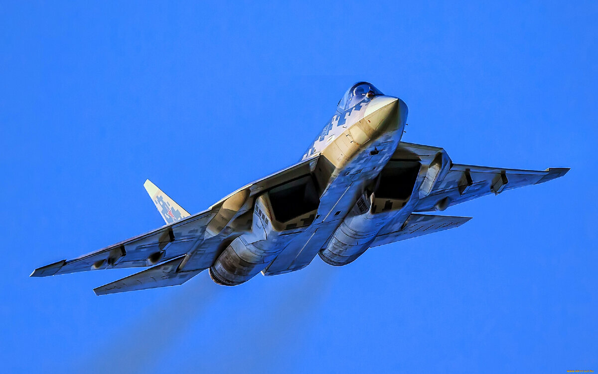 В полёте истребитель 5-го поколения Су-57. Фото из открытых источников.